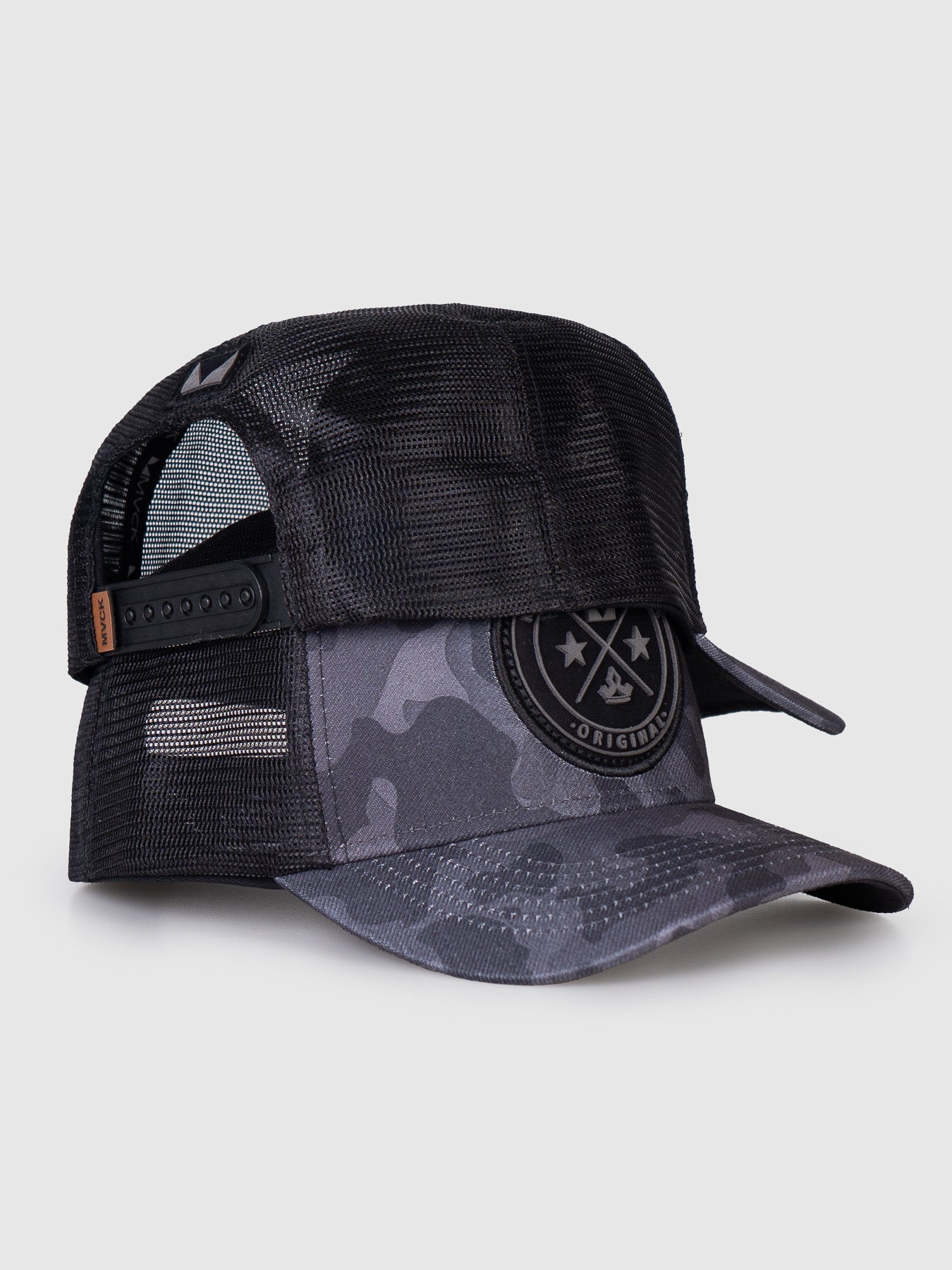 Boné Trucker Brasão Camuflado MVCK