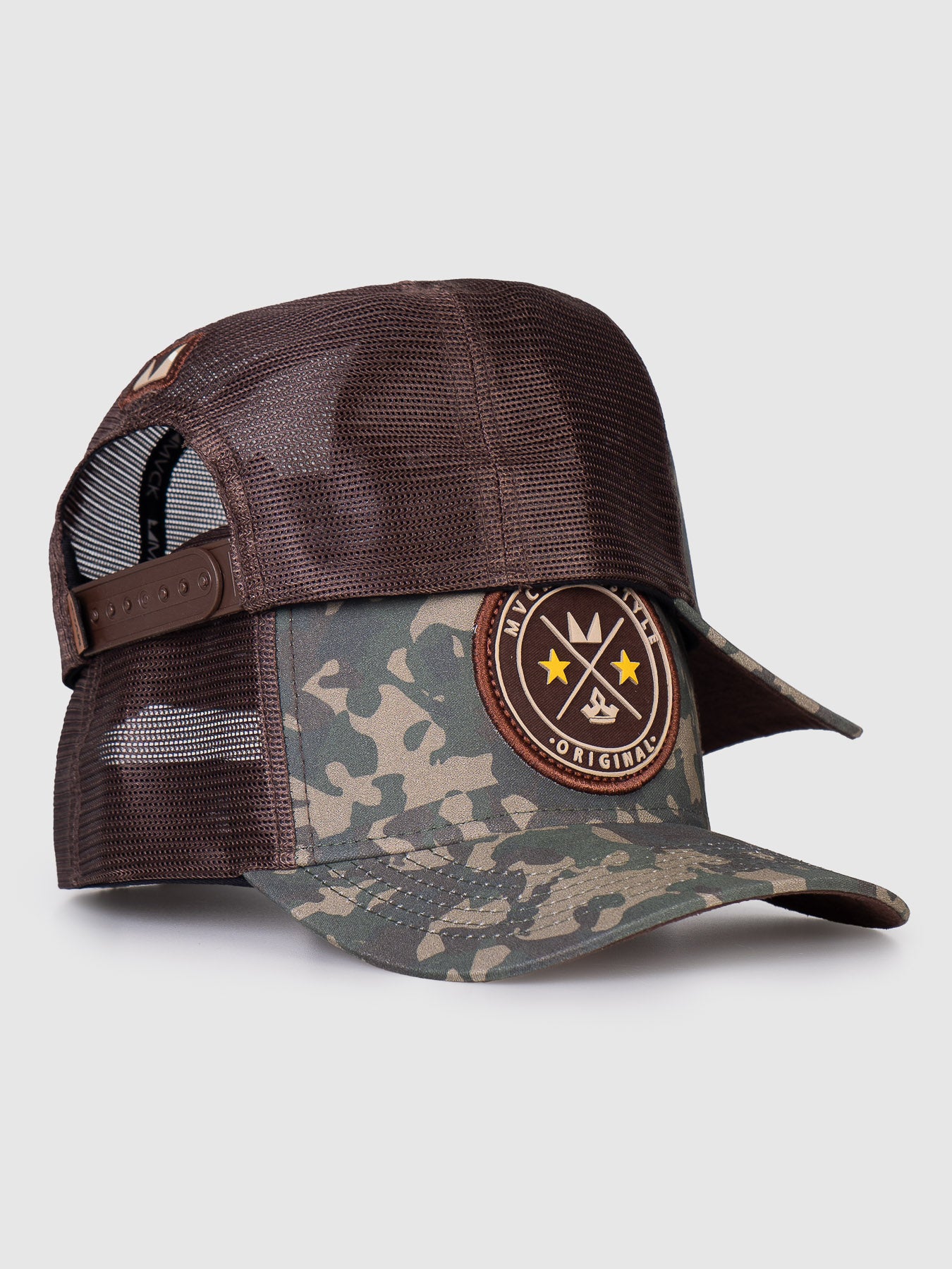 Boné Trucker Brasão Camuflado Tela MVCK