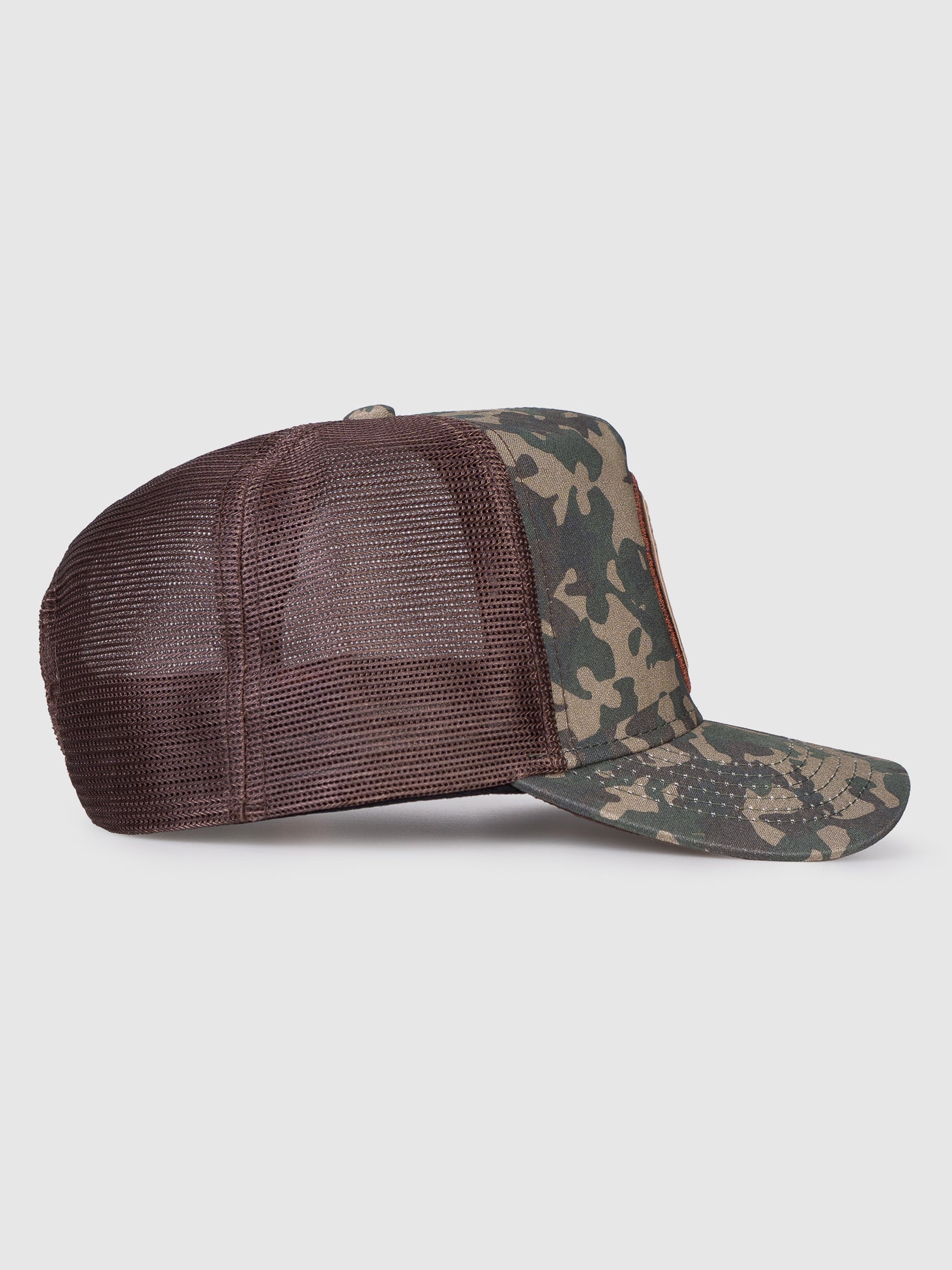 Boné Trucker Brasão Camuflado Tela MVCK