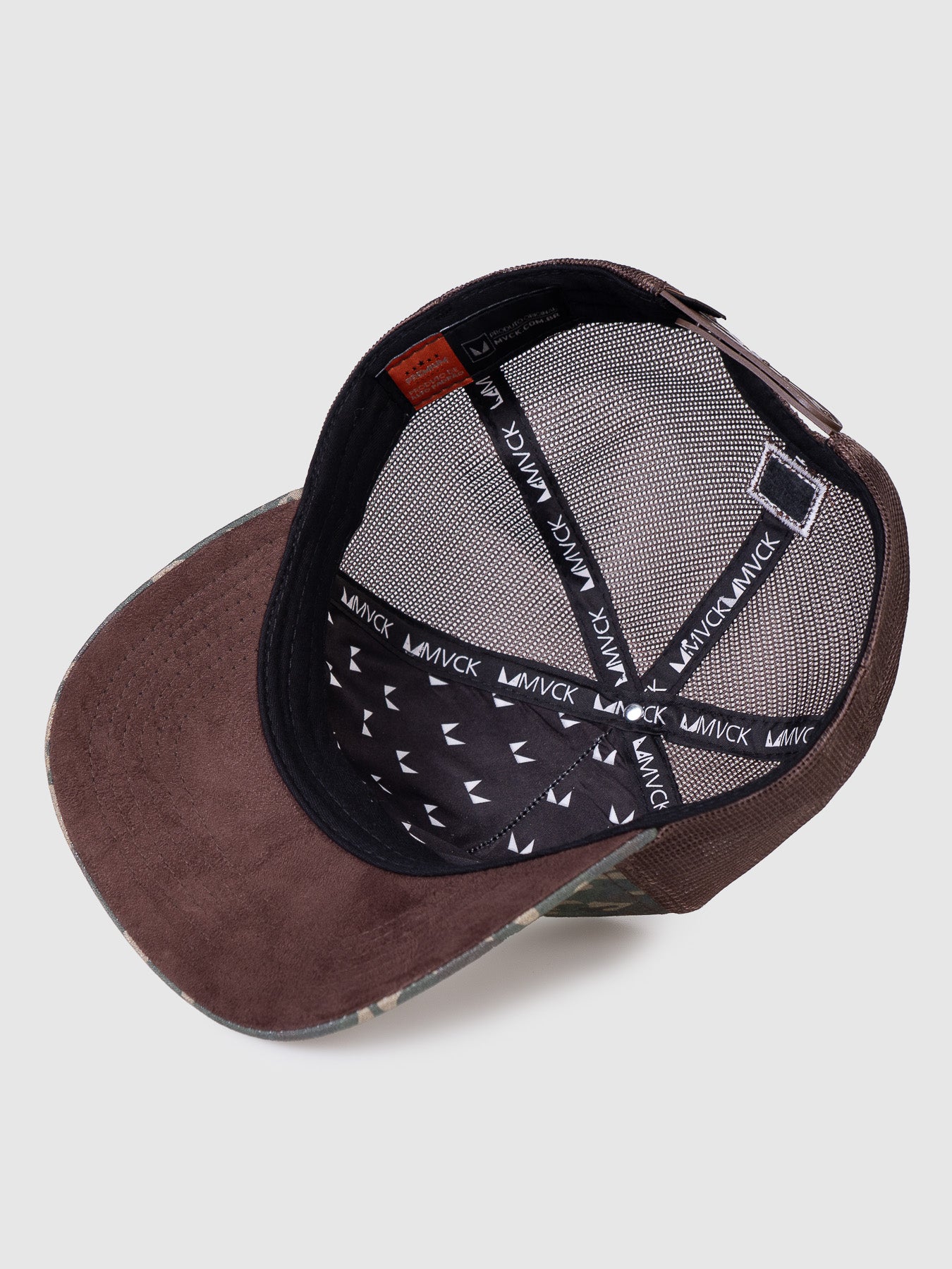 Boné Trucker Brasão Camuflado Tela MVCK