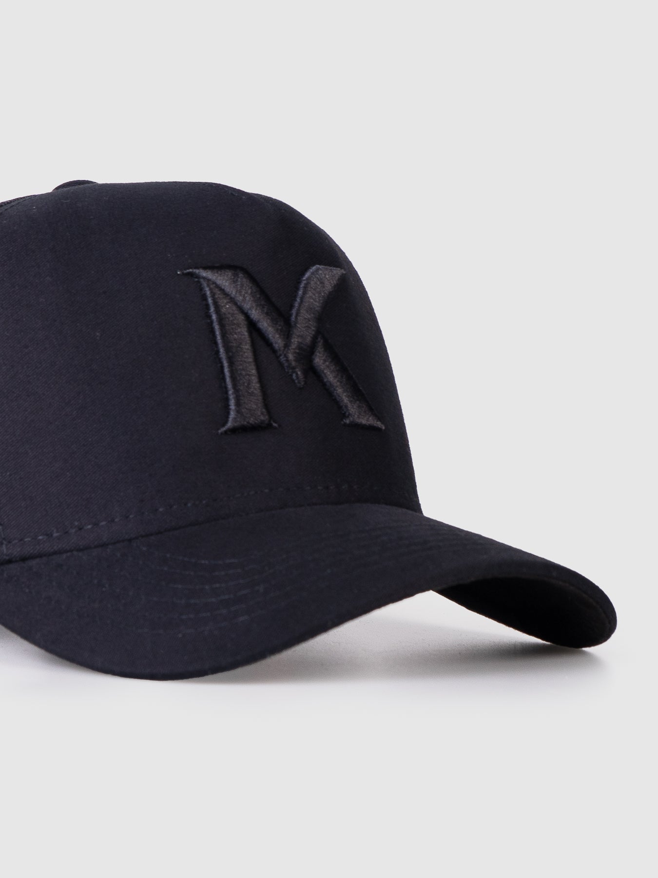 Boné Trucker Maverick All Black MVCK