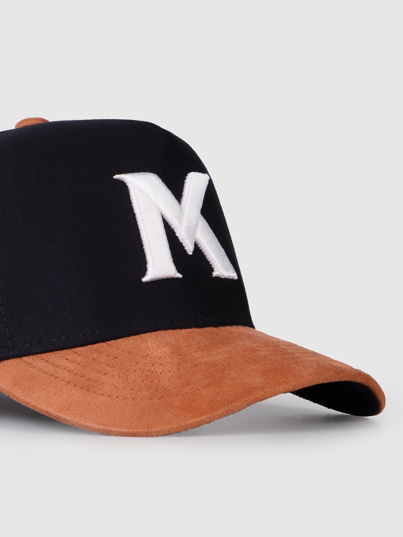 Boné Trucker Maverick Preto Aba Caramelo MVCK