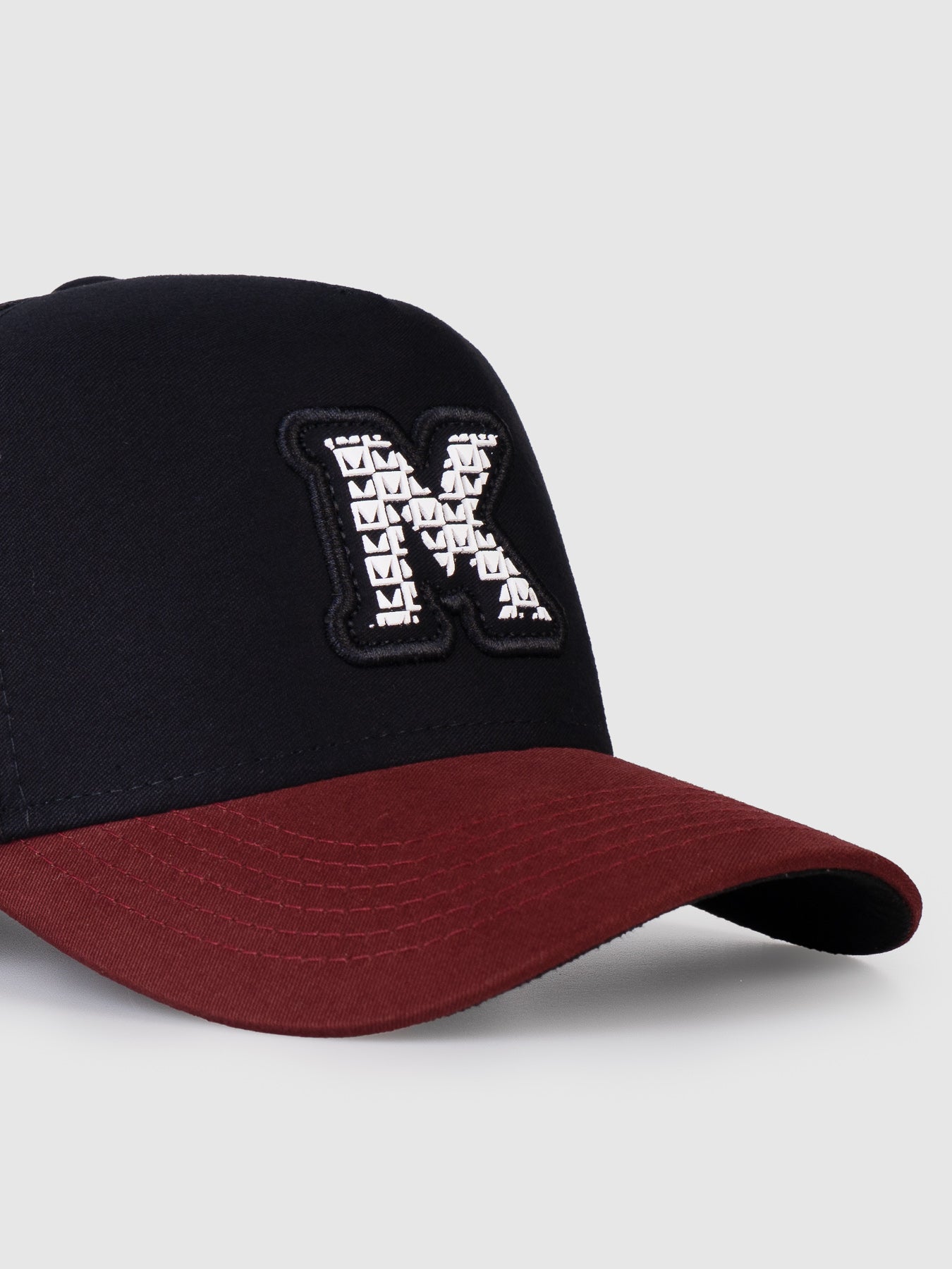 Boné Trucker Maverick Inside Preto Aba Vinho MVCK