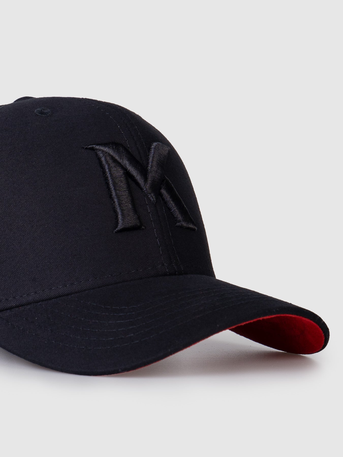 Boné Polo Maverick Preto e Vermelho MVCK