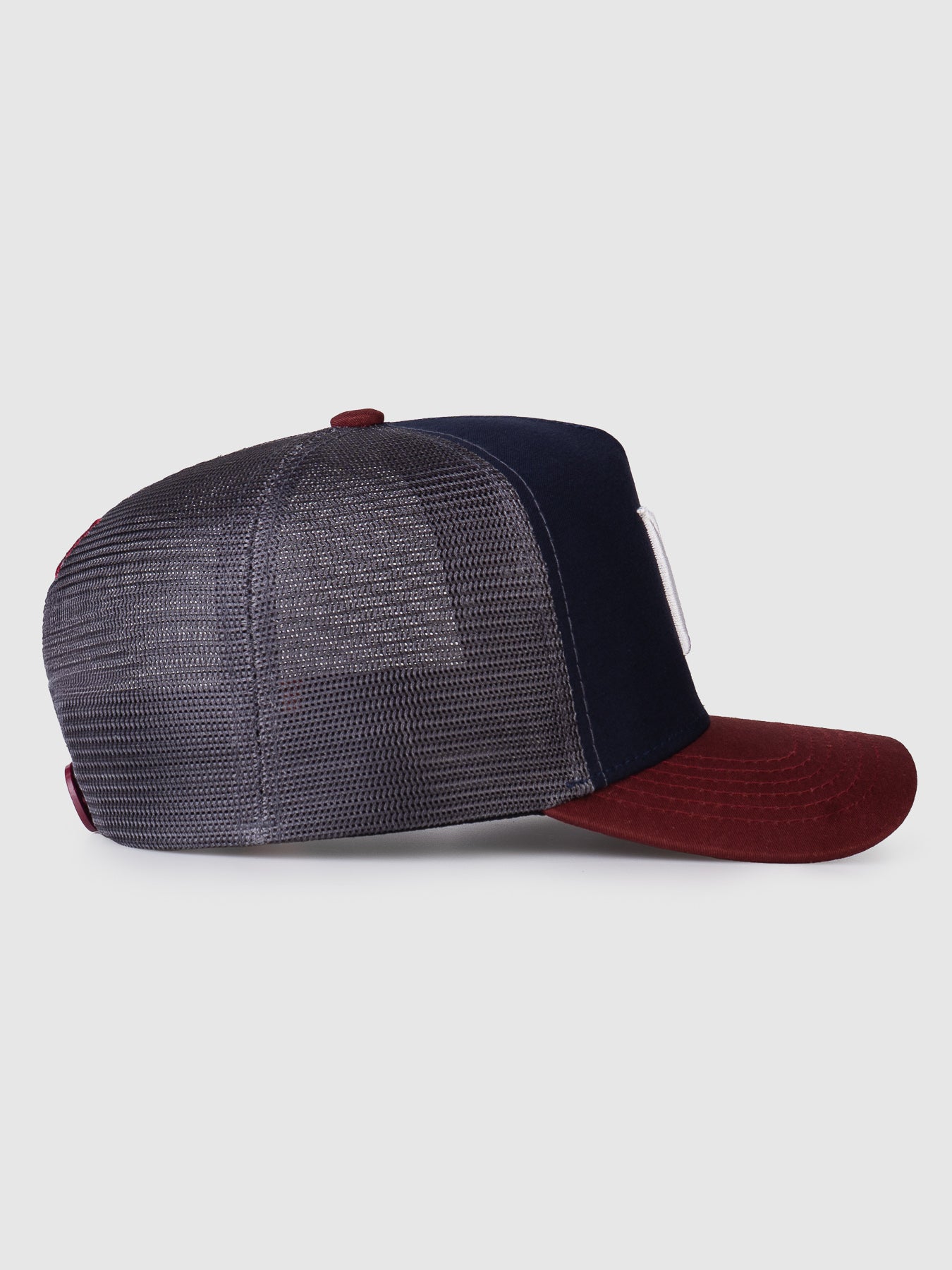 Boné Trucker Maverick Marinho Aba Vinho MVCK