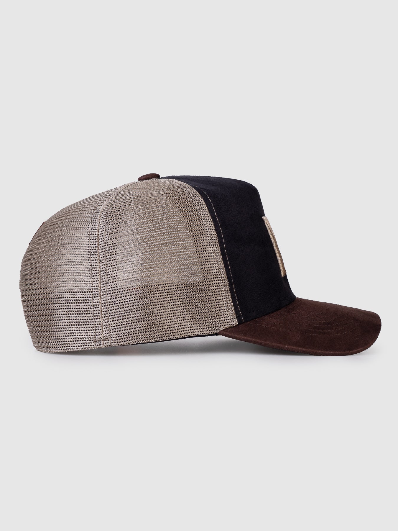 Boné Trucker Maverick Camurça Preto e Marrom MVCK