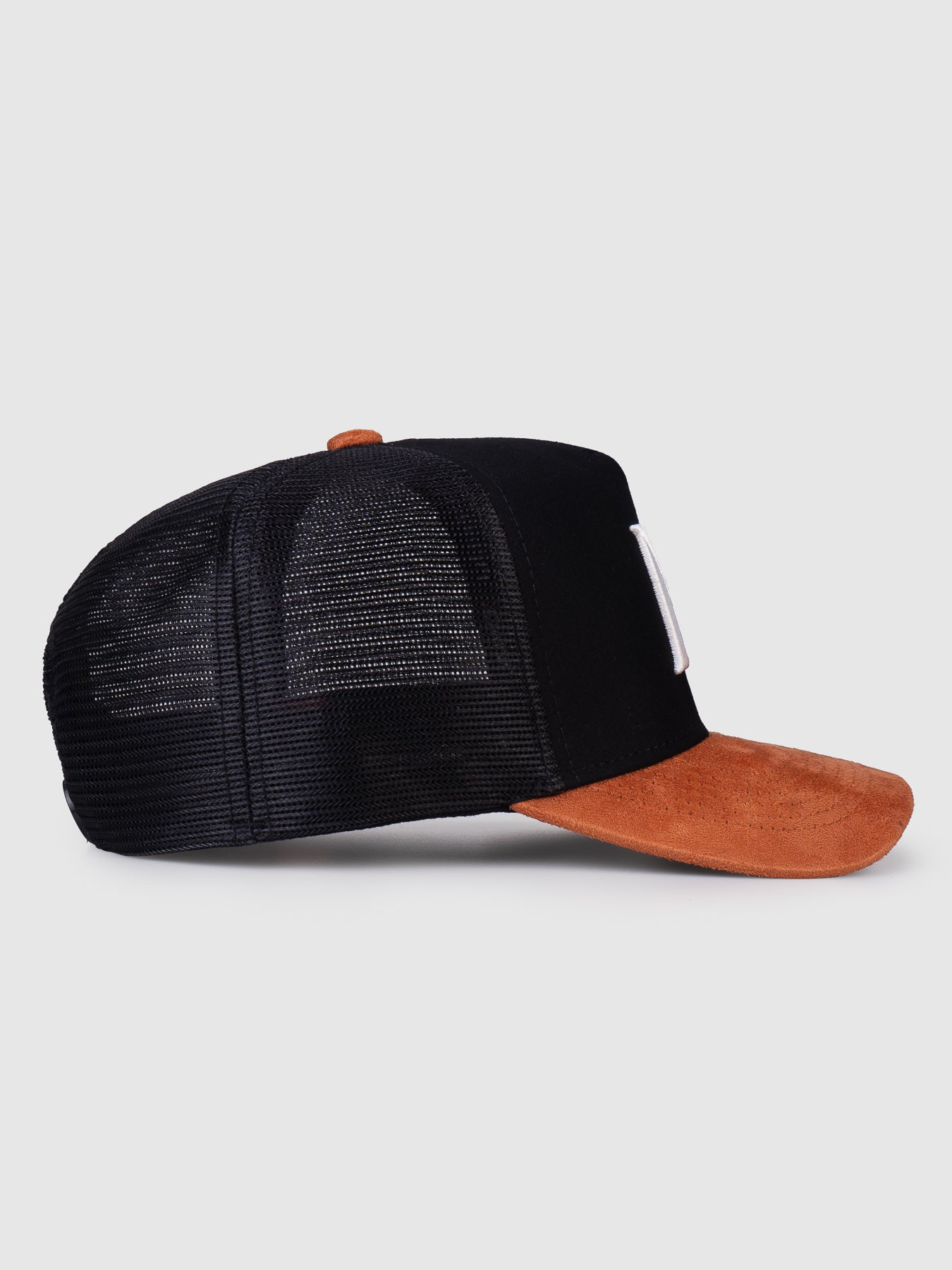 Boné Trucker Maverick Preto Aba Caramelo MVCK