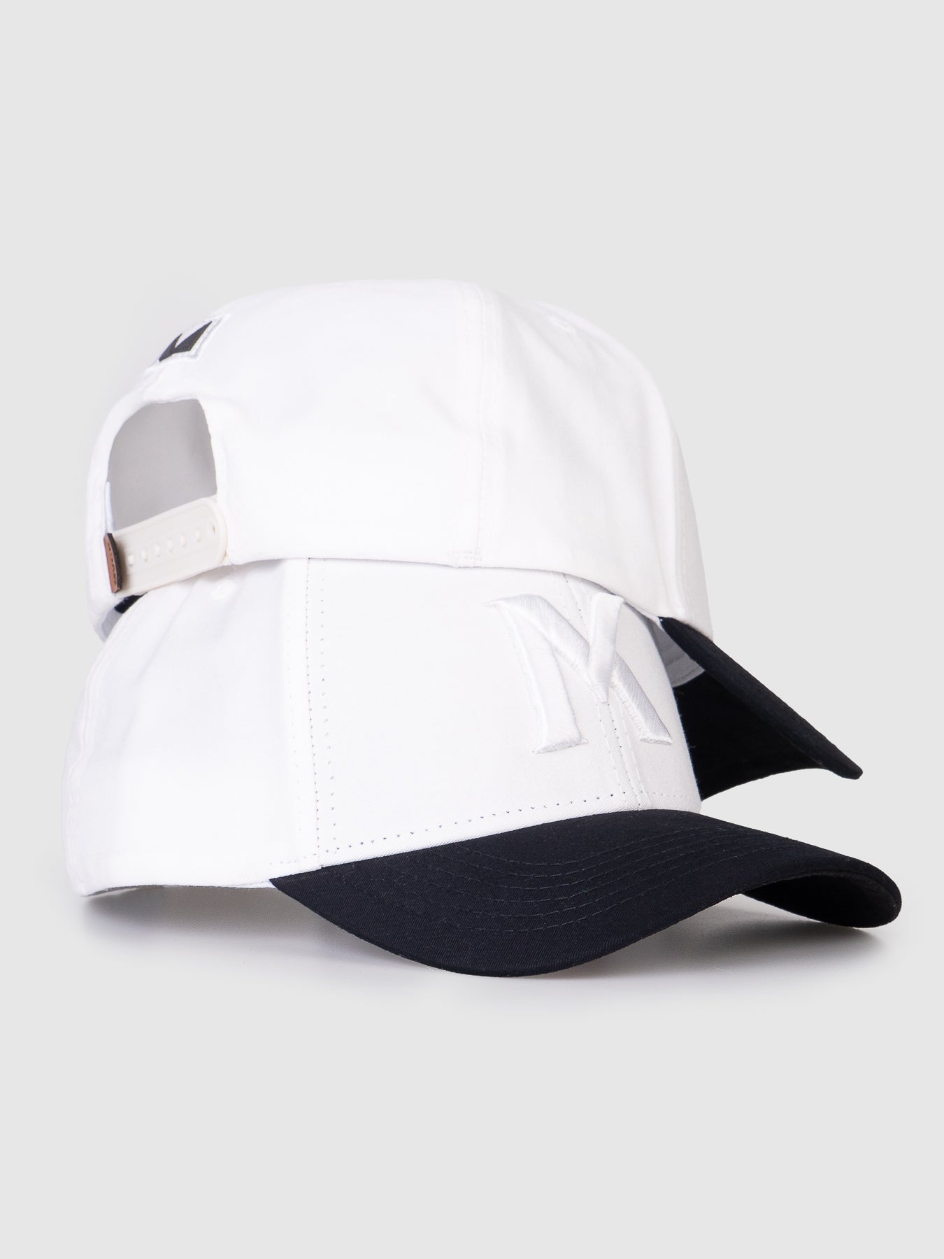 Boné Polo Maverick Branco Aba Preta MVCK