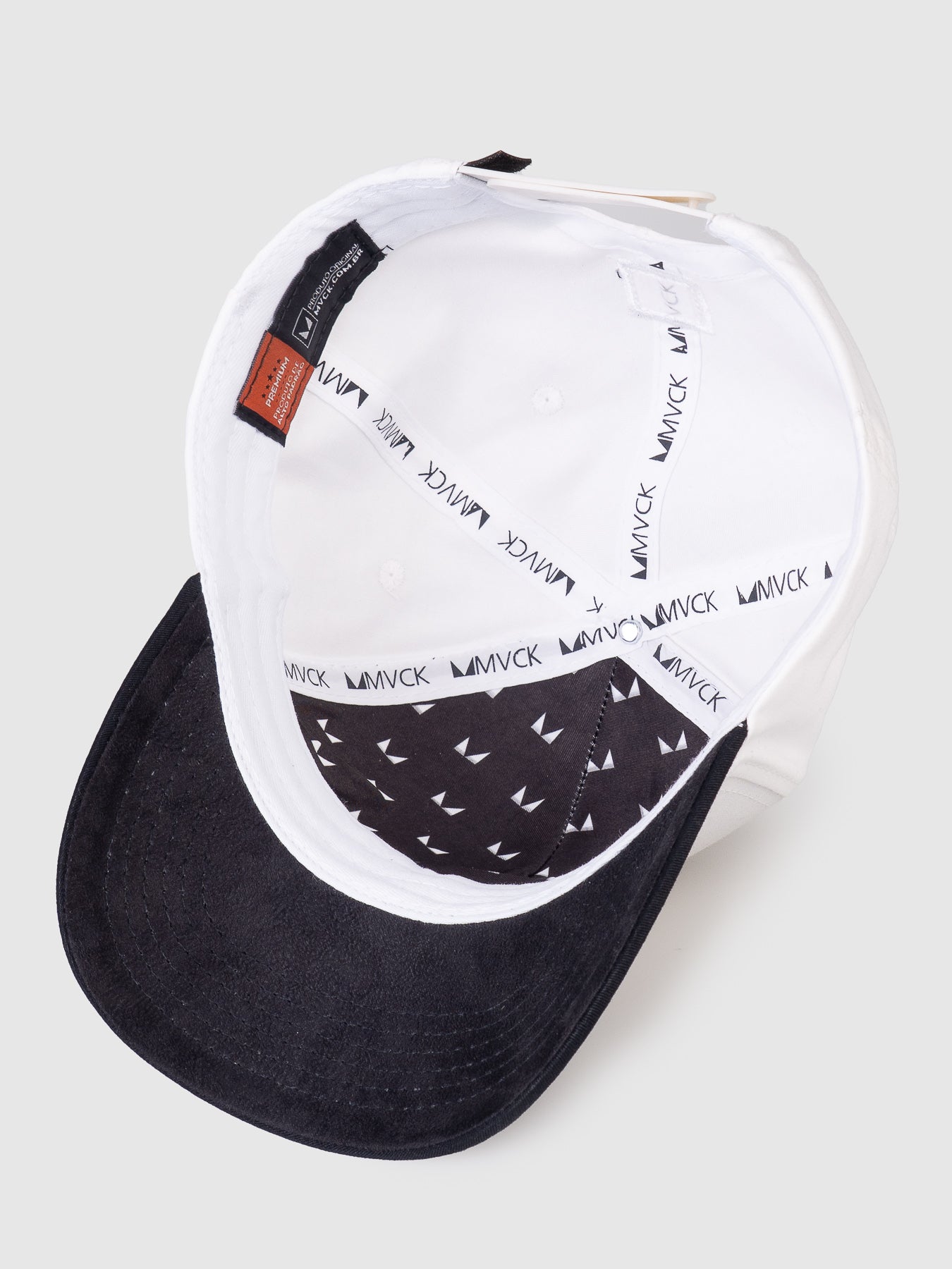 Boné Polo Maverick Branco Aba Preta MVCK
