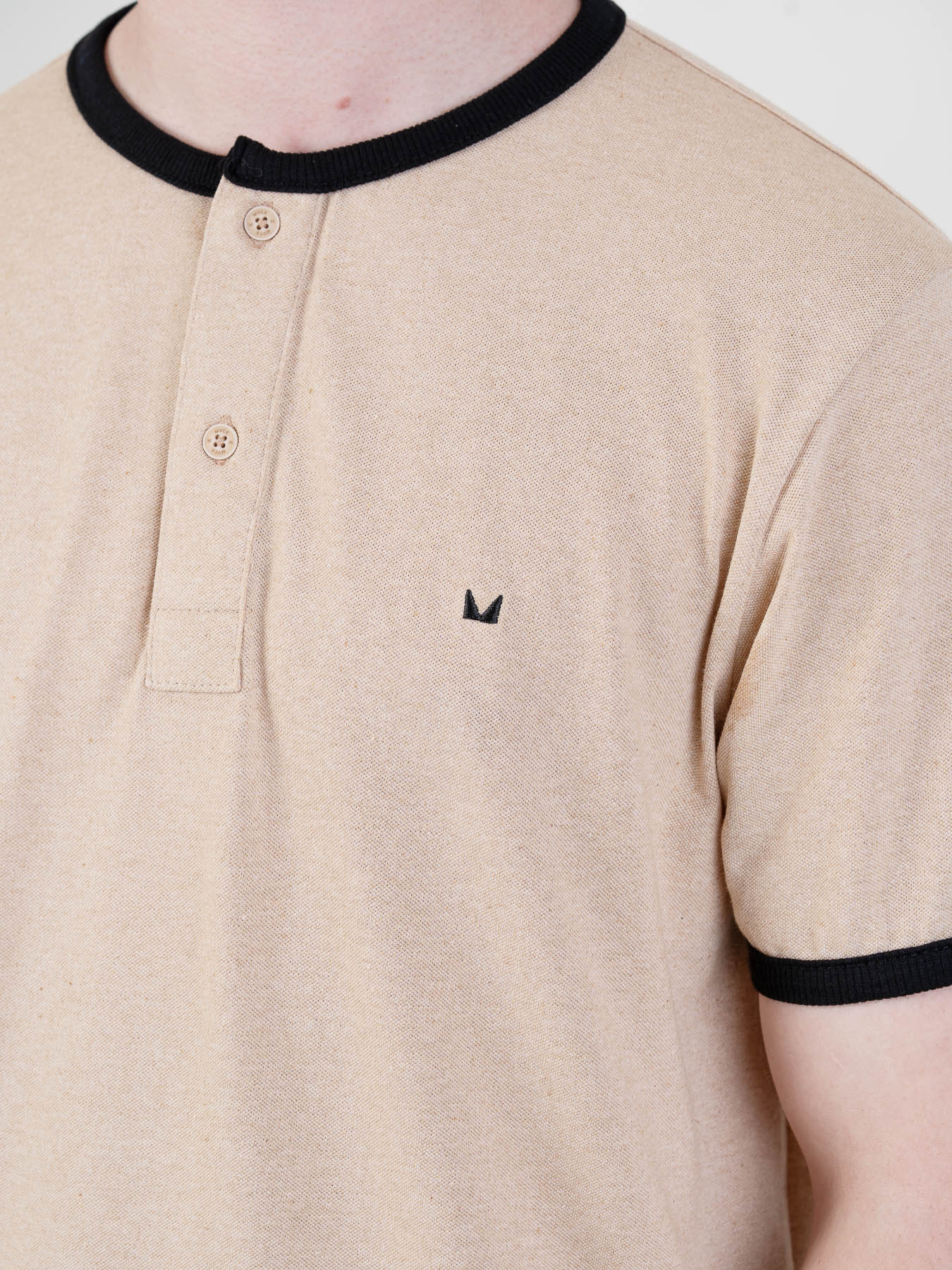Camiseta Masculina Henley Bege e Preto MVCK