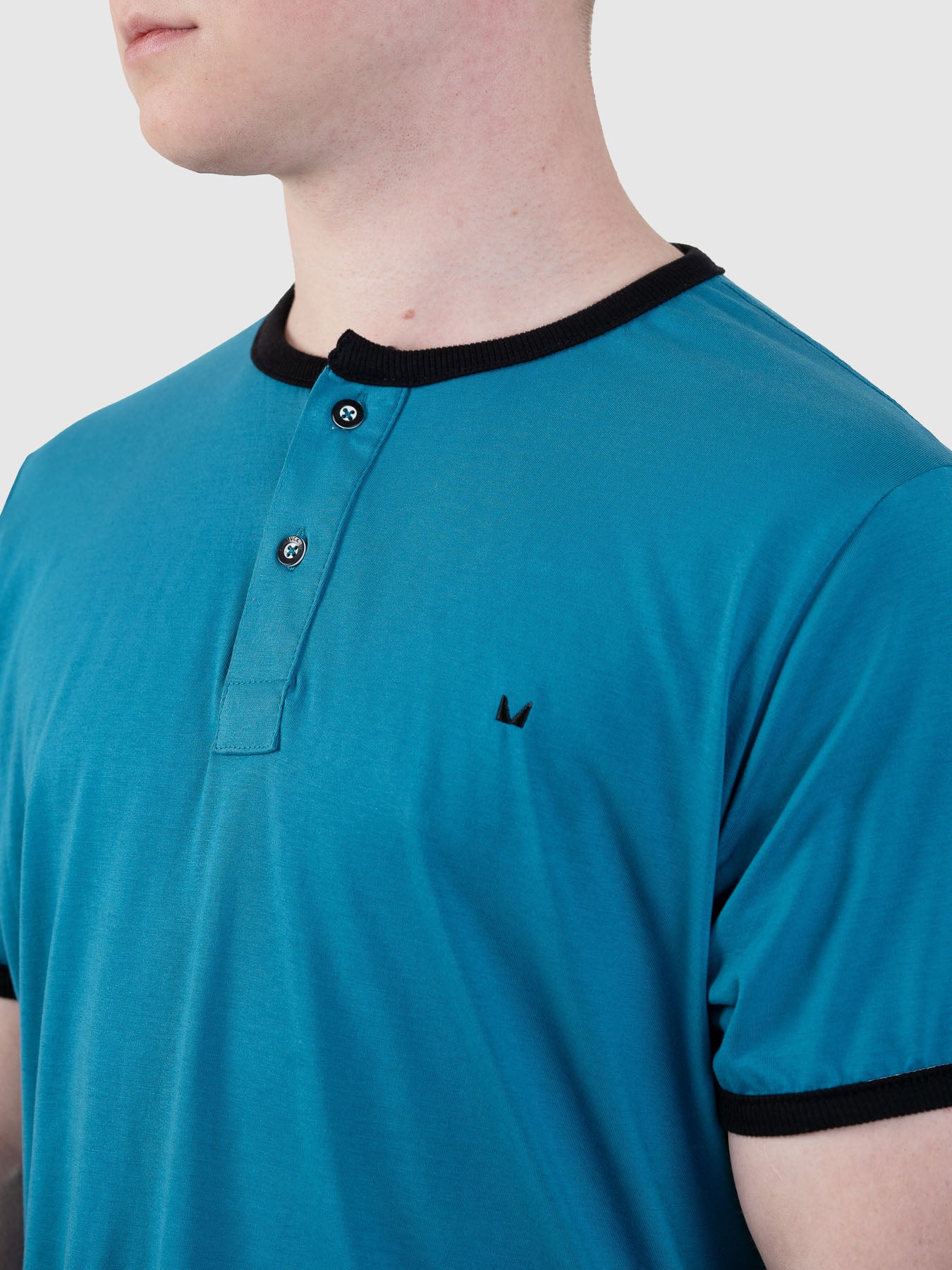 Camiseta Masculina Henley Azul e Preto MVCK