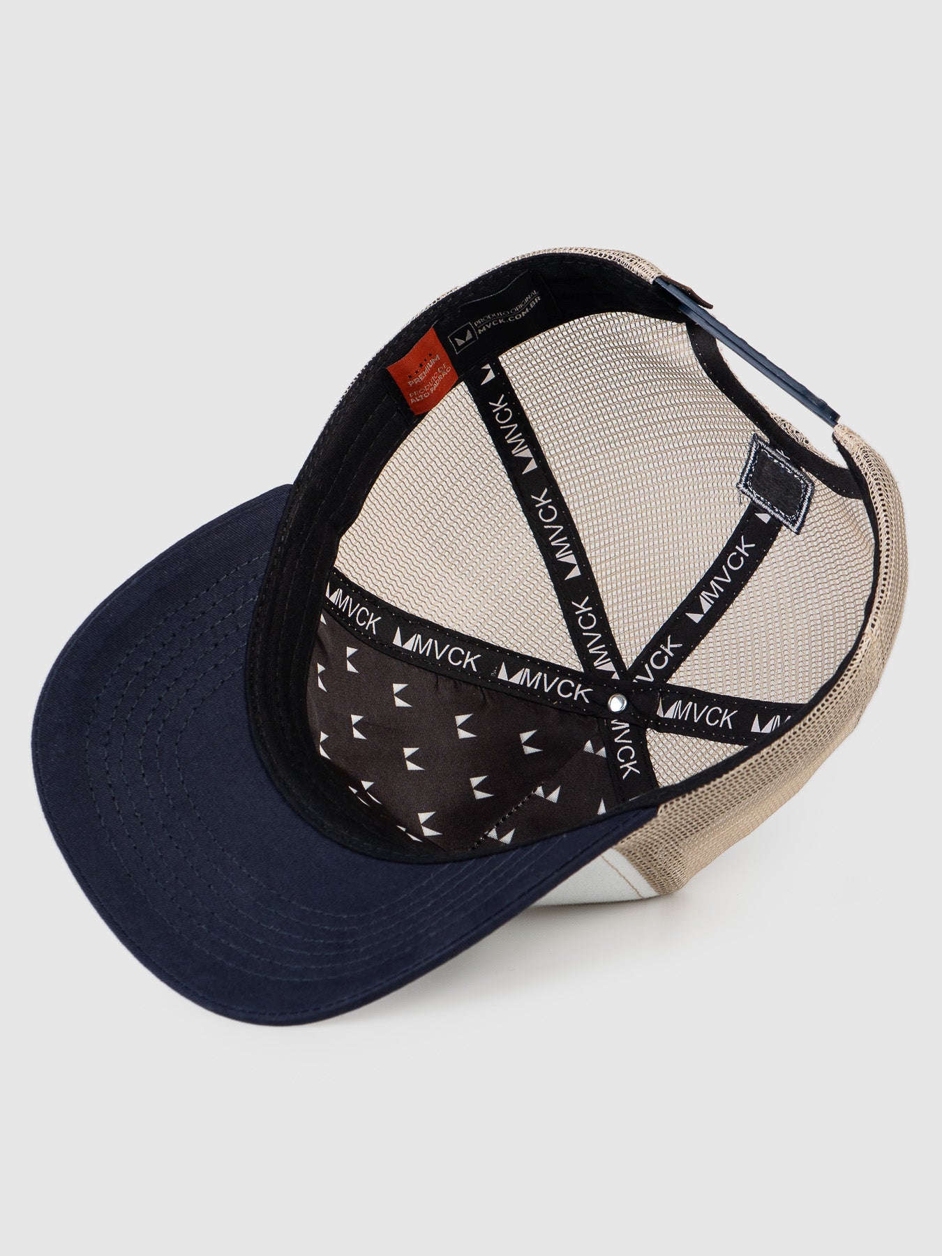 Boné Trucker Brasão Branco e Azul MVCK