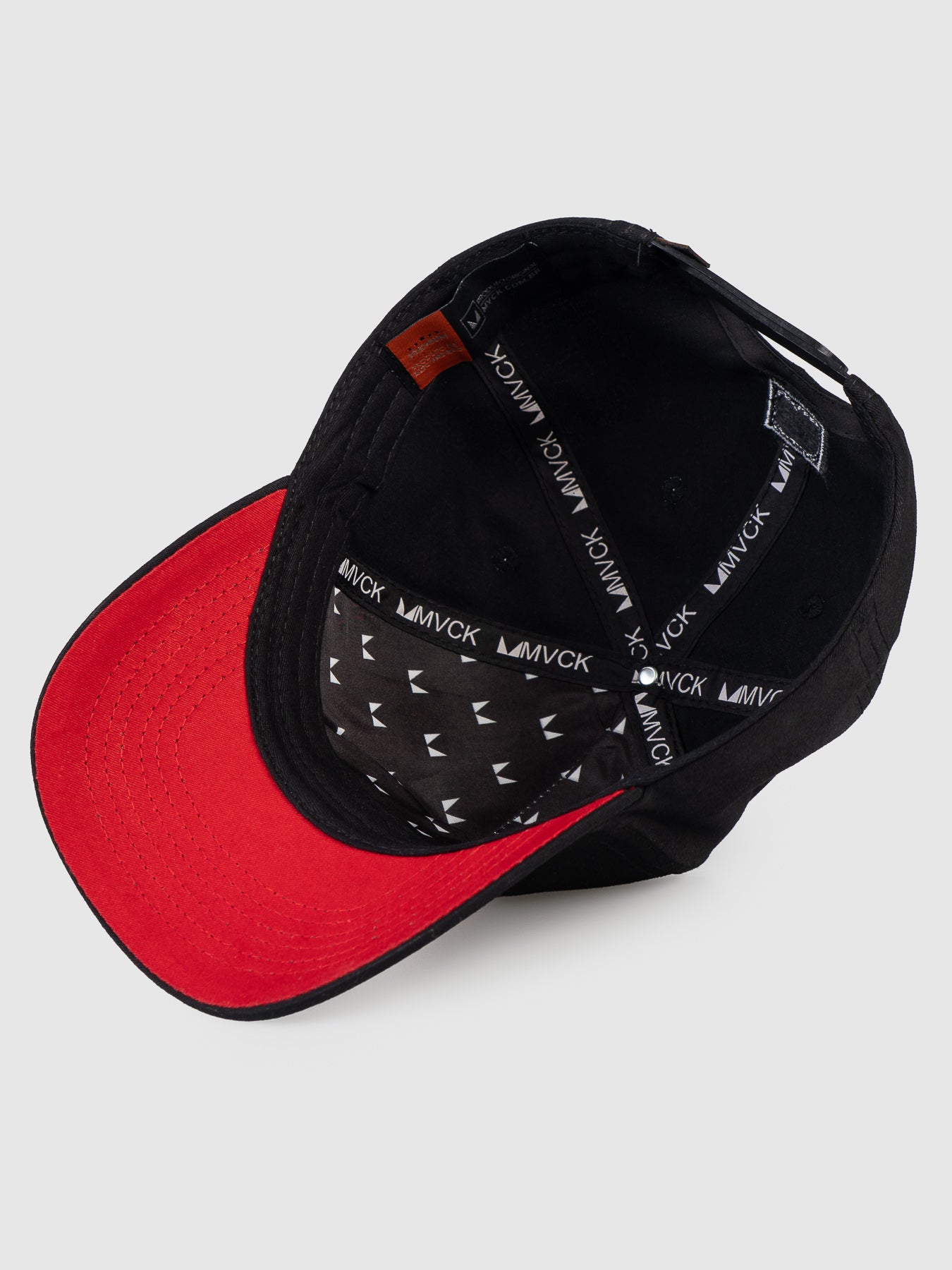 Boné Trucker Brasão Preto e Vermelho MVCK