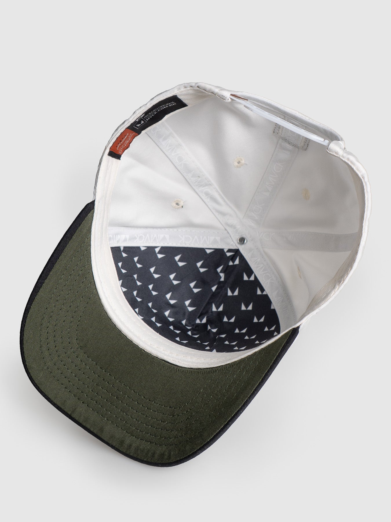Boné Aba Curva Challenge Off White, Preto e Verde MVCK