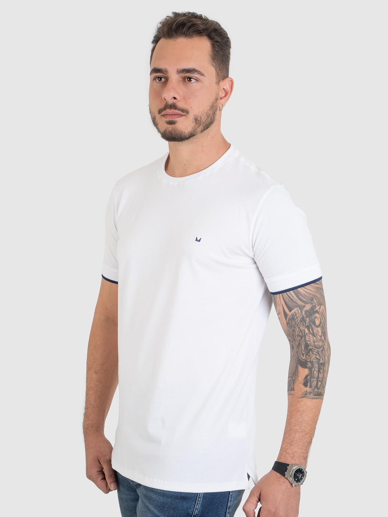 Camiseta Confort Branca e Marinho MVCK